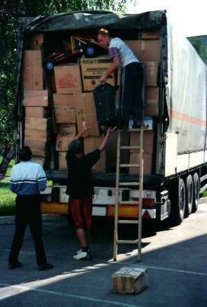 LKW wird abgeladen in Lemberg